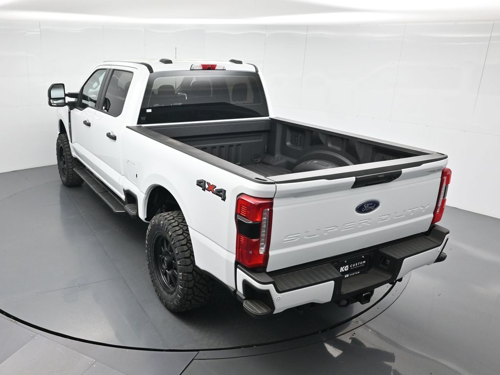 2025 Ford F-250 photo 35