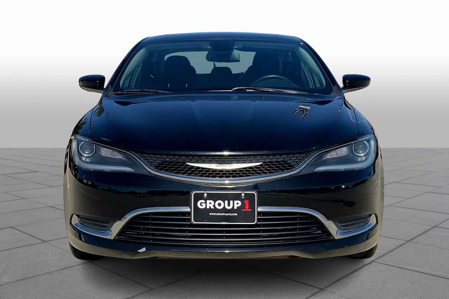 2016 Chrysler 200 Limited photo 3