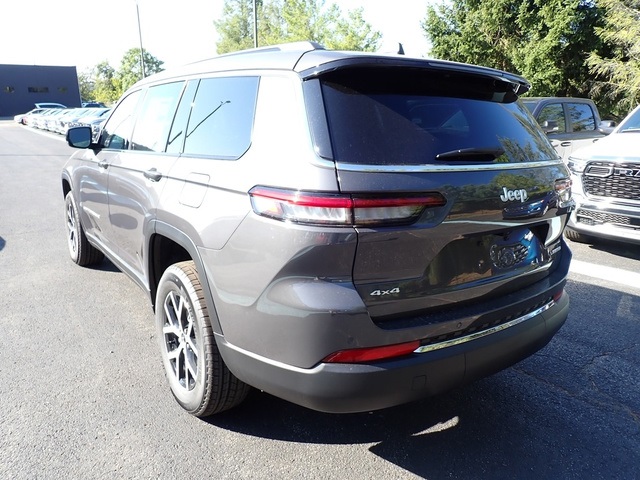 2025 Jeep Grand Cherokee Limited photo 3