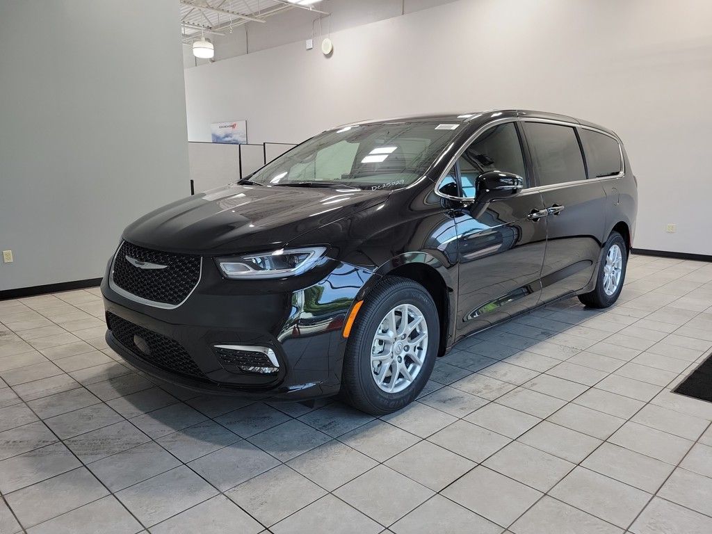 2025 Chrysler Pacifica photo 2