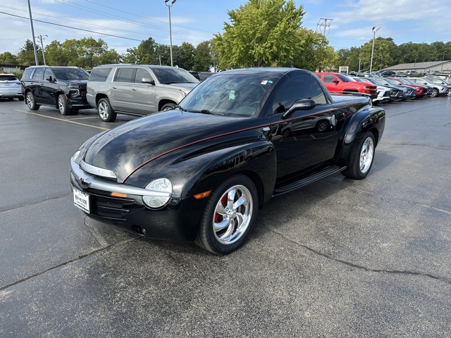 2004 Chevrolet SSR Base photo 2