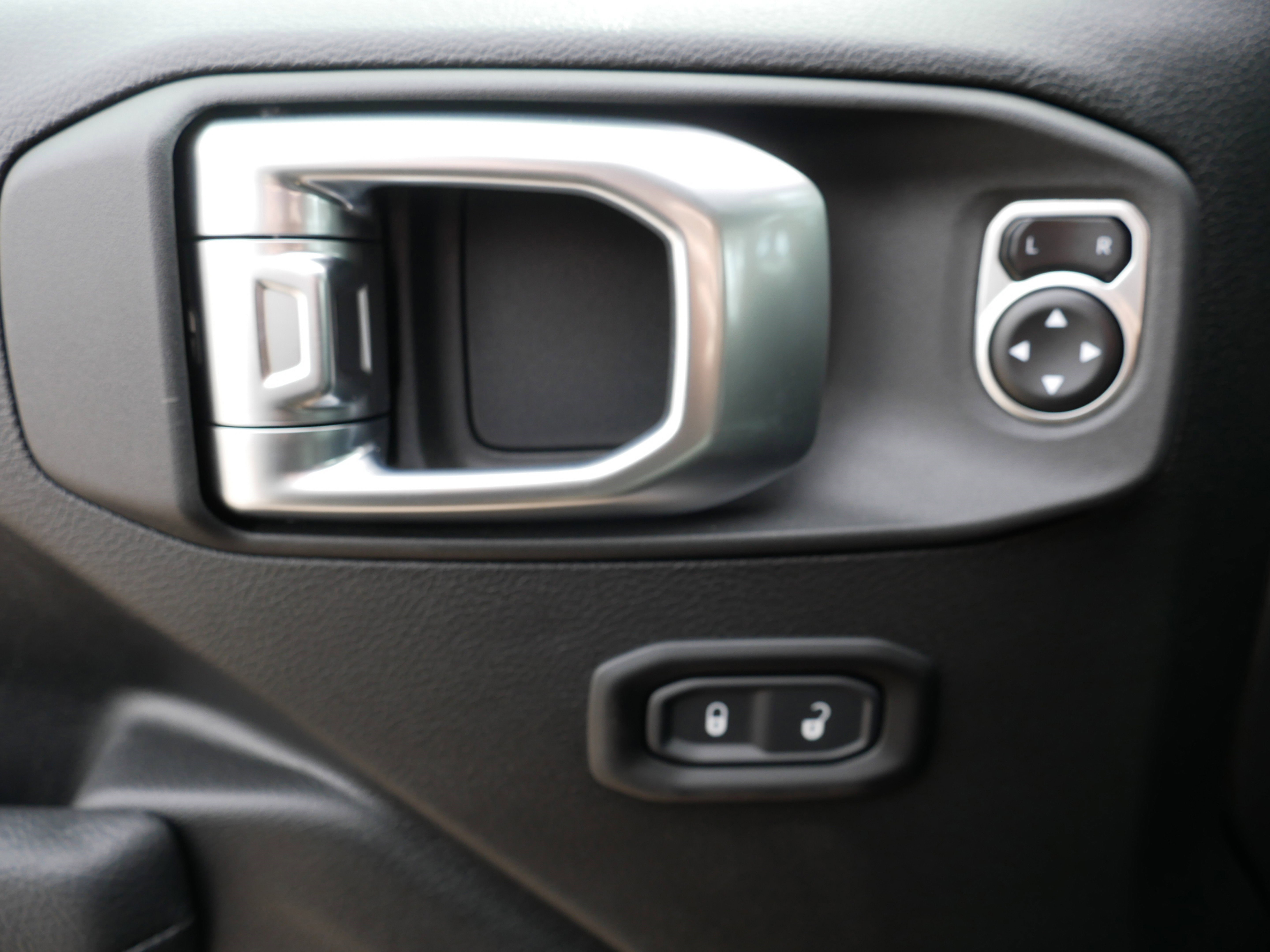 2025 Jeep Wrangler Sport S photo 9