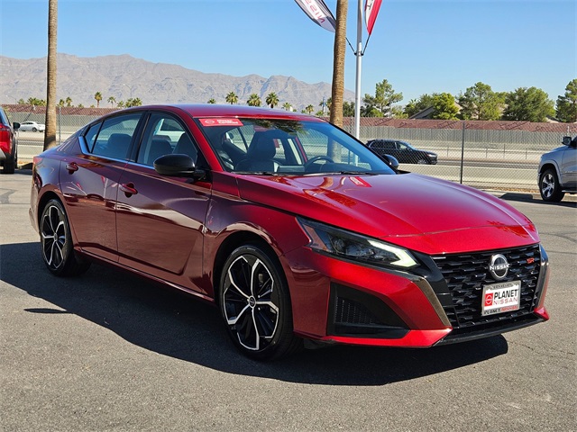 2023 Nissan Altima SR photo 5