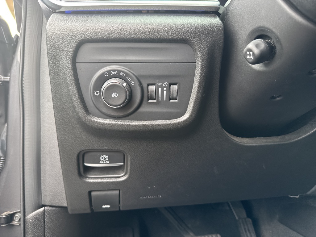2022 Jeep Grand Cherokee Overland photo 11