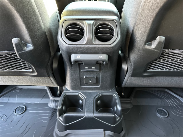 2025 Jeep Wrangler Rubicon photo 12