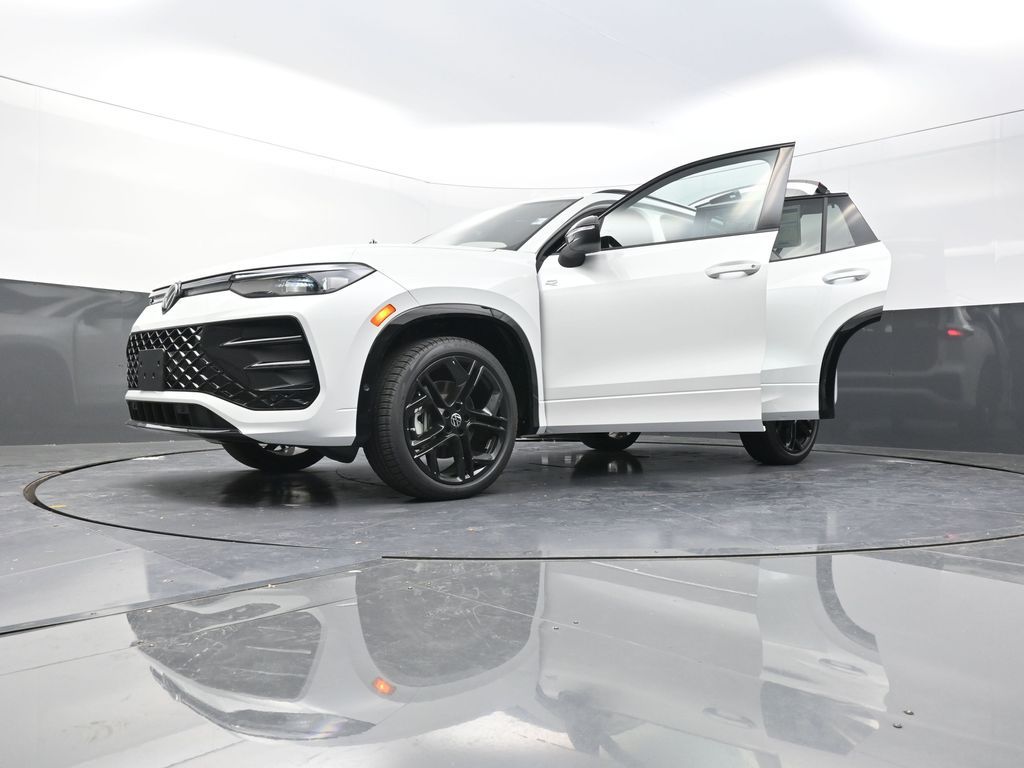 2025 Volkswagen Tiguan SE R-Line Black photo 26