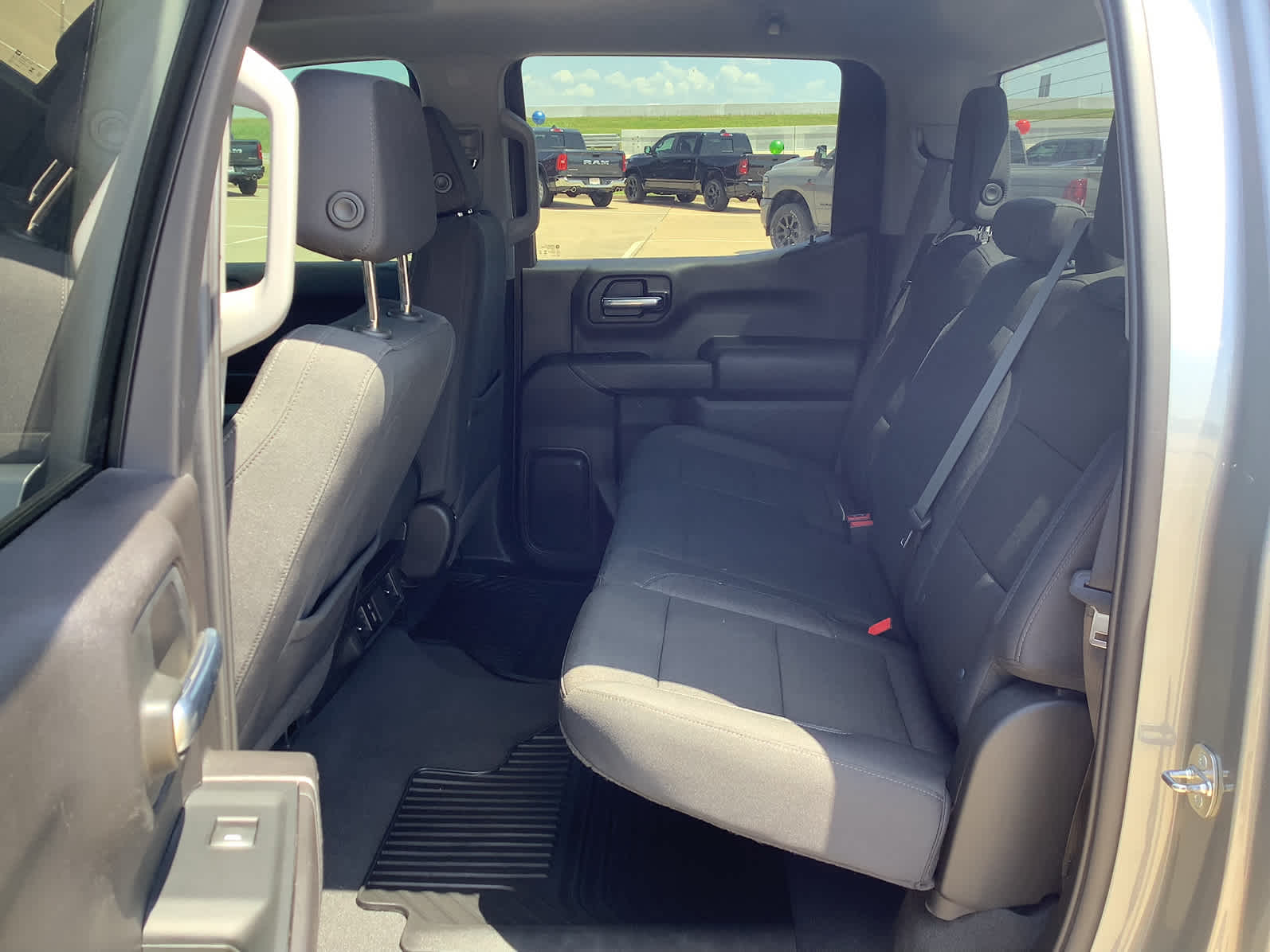 2024 Chevrolet Silverado 1500 Custom photo 12