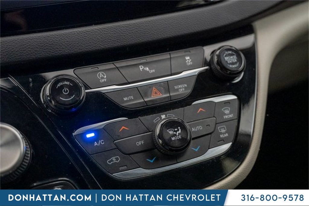 2020 Chrysler Pacifica Touring L photo 10