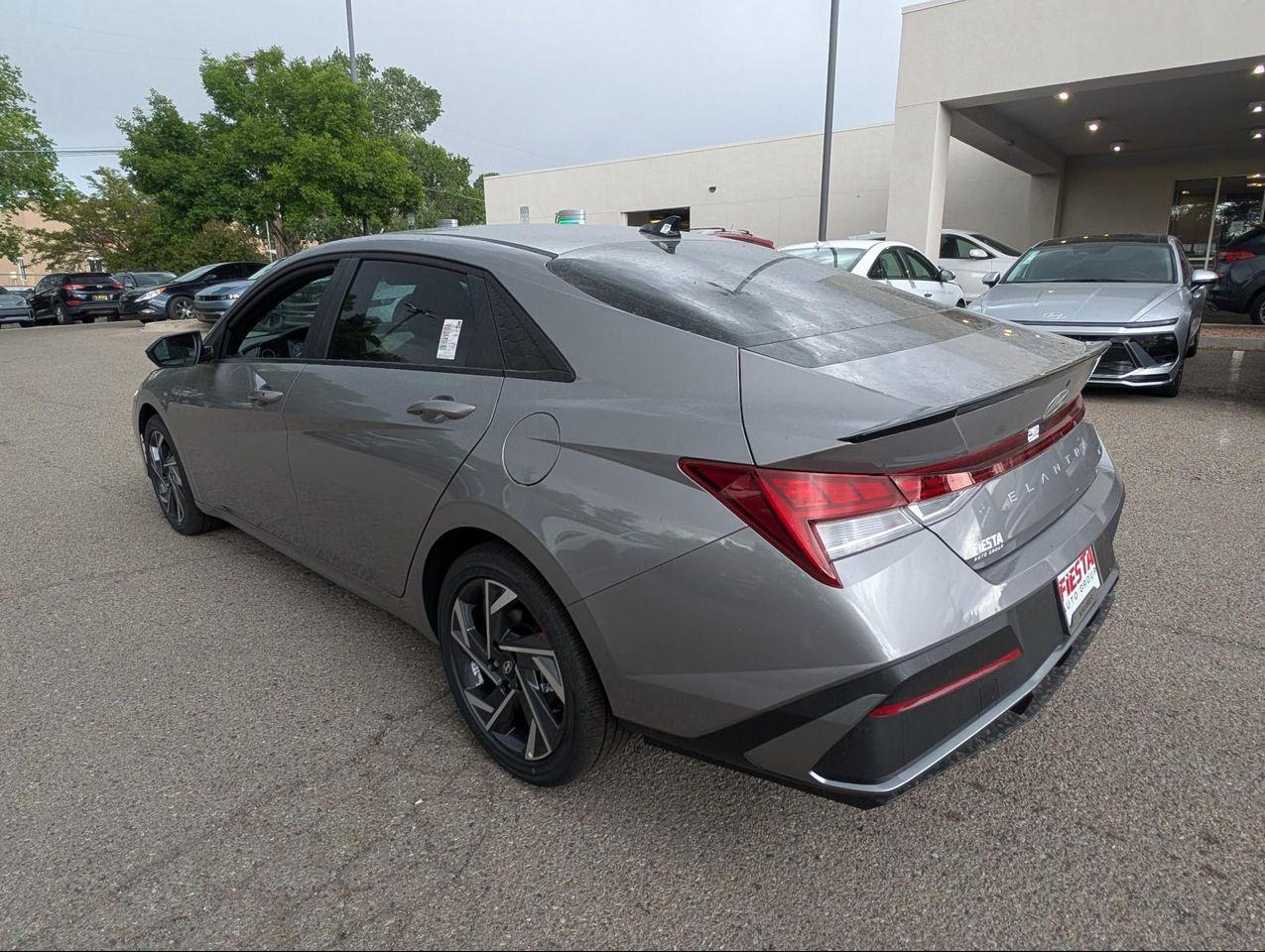 2025 Hyundai Elantra Hybrid SEL Sport photo 4