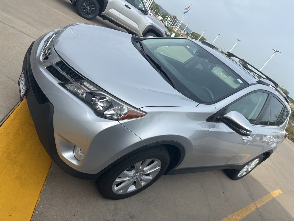 2015 Toyota RAV4 Limited photo 8