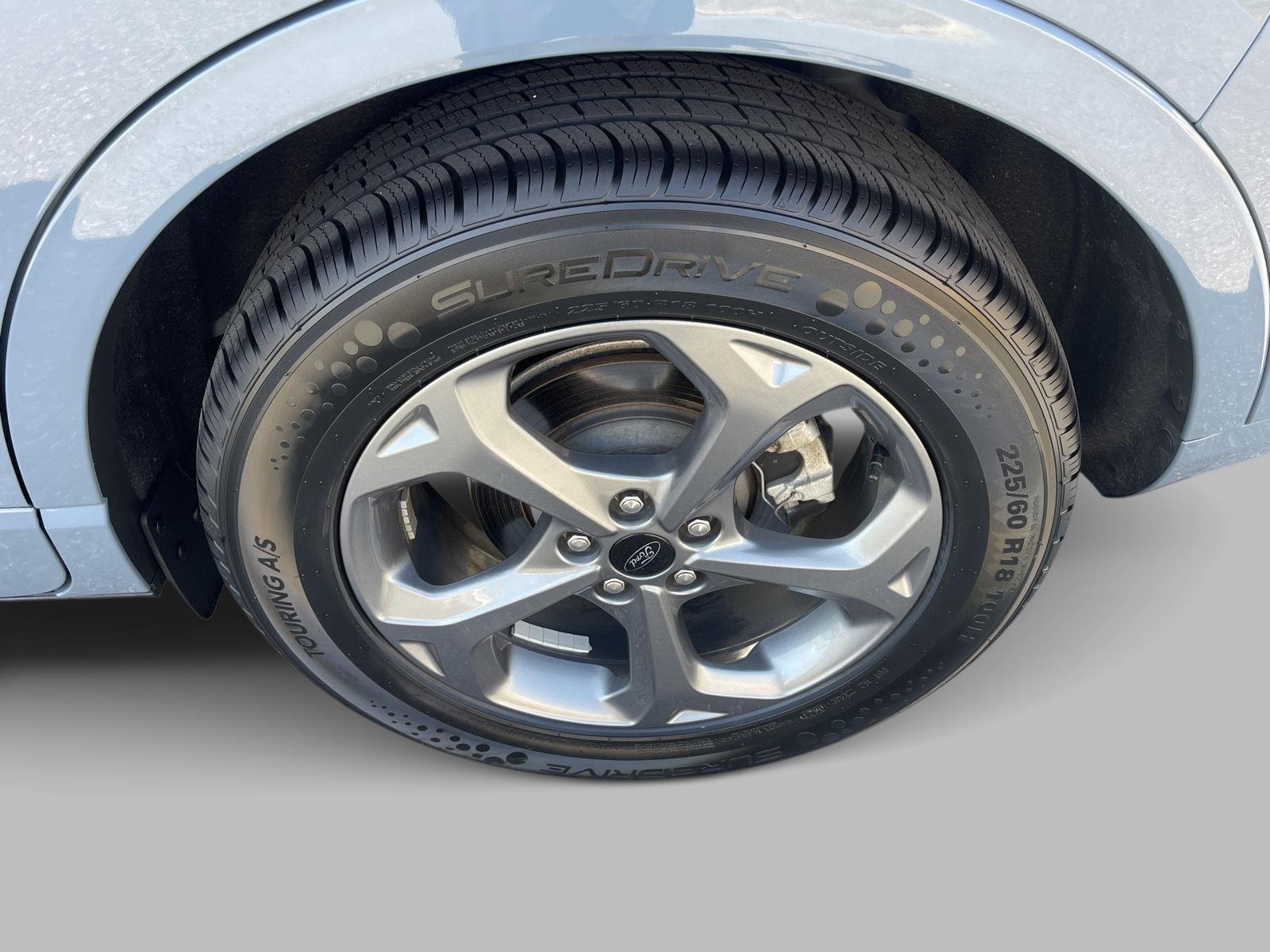 2024 Ford Escape ST-Line photo 4