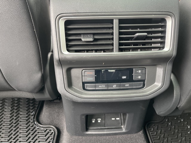 2024 Volkswagen Atlas Peak Edition SEL photo 20