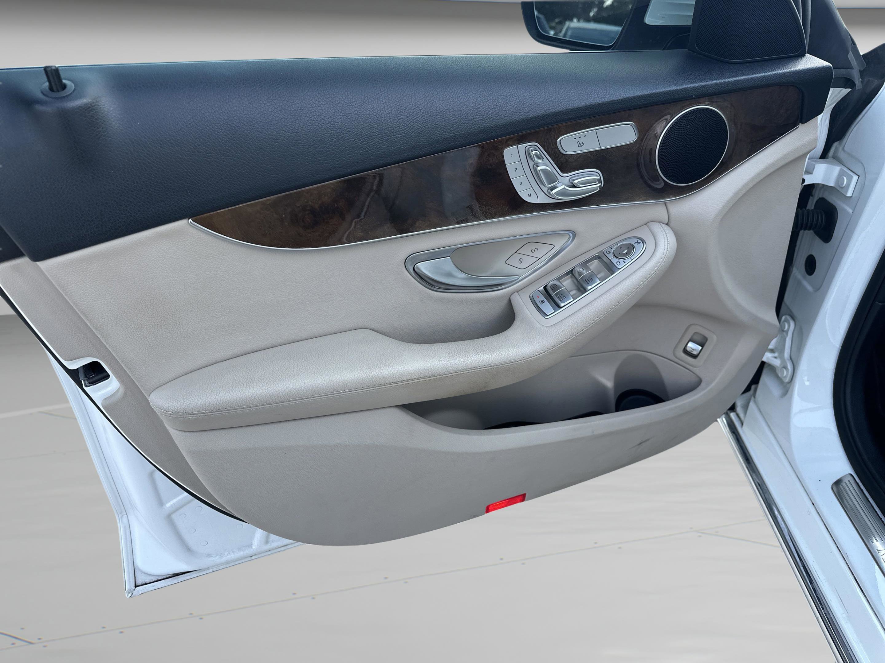 2018 Mercedes Benz C 300 photo 23