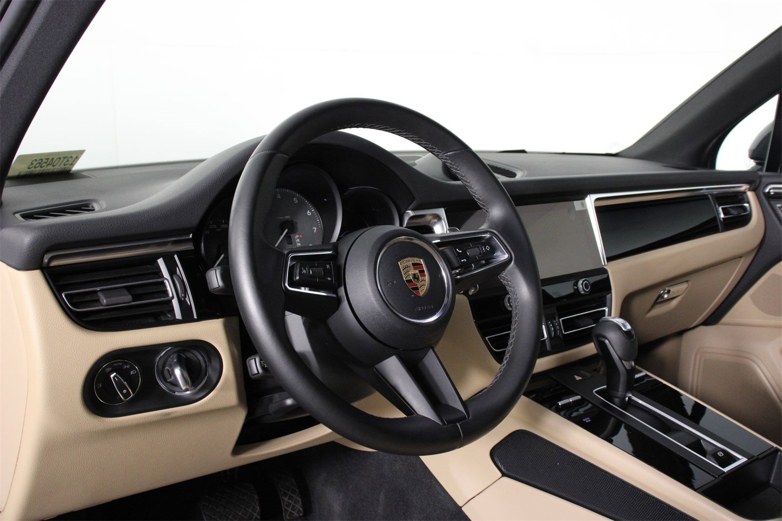 2023 Porsche Macan S photo 3