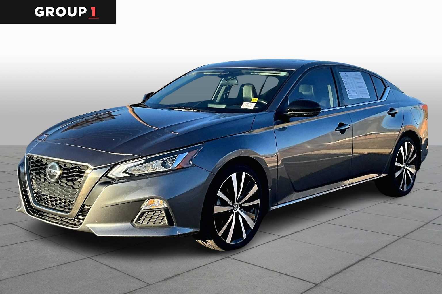 2022 Nissan Altima SR's photo