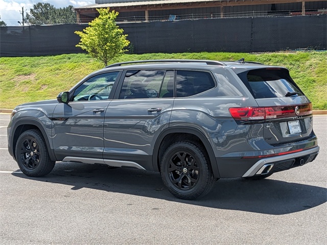 2025 Volkswagen Atlas Peak Edition SE photo 5