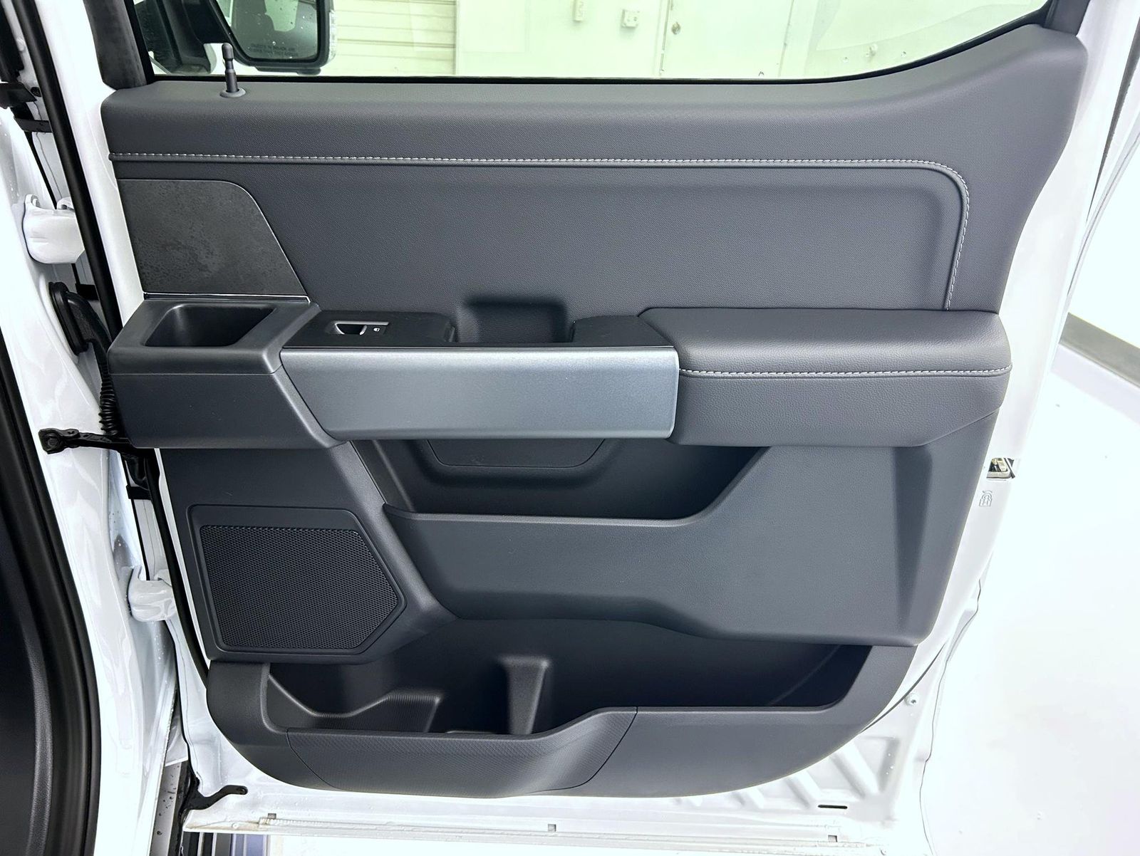 2025 Ford F-150 XLT photo 16