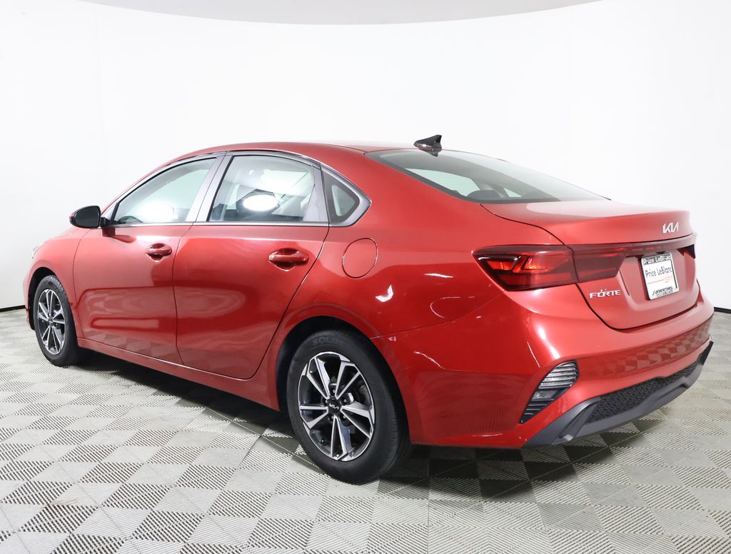 2023 Kia Forte LXS photo 4