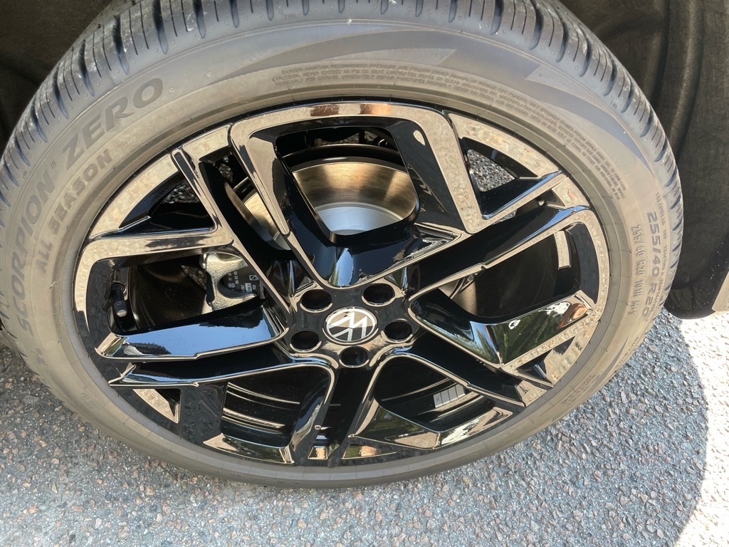 2025 Volkswagen Tiguan SE R-Line Black photo 21