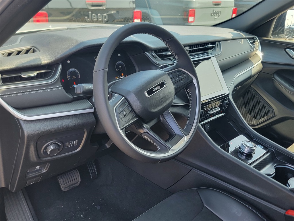 2025 Jeep Grand Cherokee Laredo Altitude X photo 6