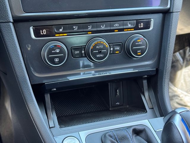 2019 Volkswagen e-Golf SE photo 11