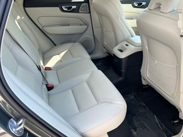 2026 Volvo XC60 Hybrid T8 photo 28