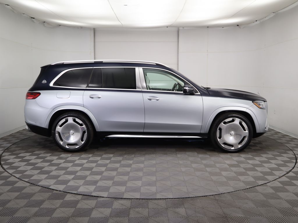 2025 Mercedes Benz GLS Maybach 600 4MATIC photo 3