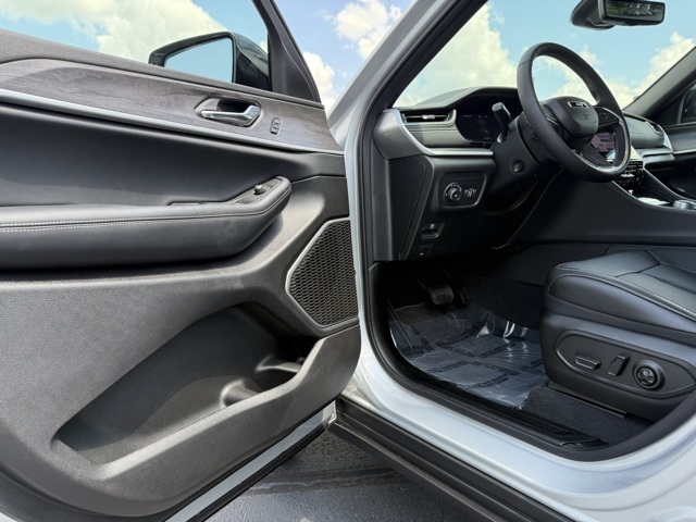 2025 Jeep Grand Cherokee Limited photo 18