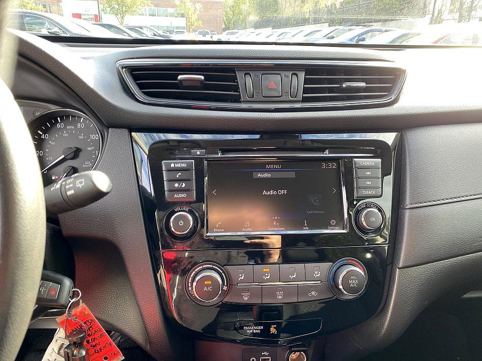 2019 Nissan Rogue S photo 11