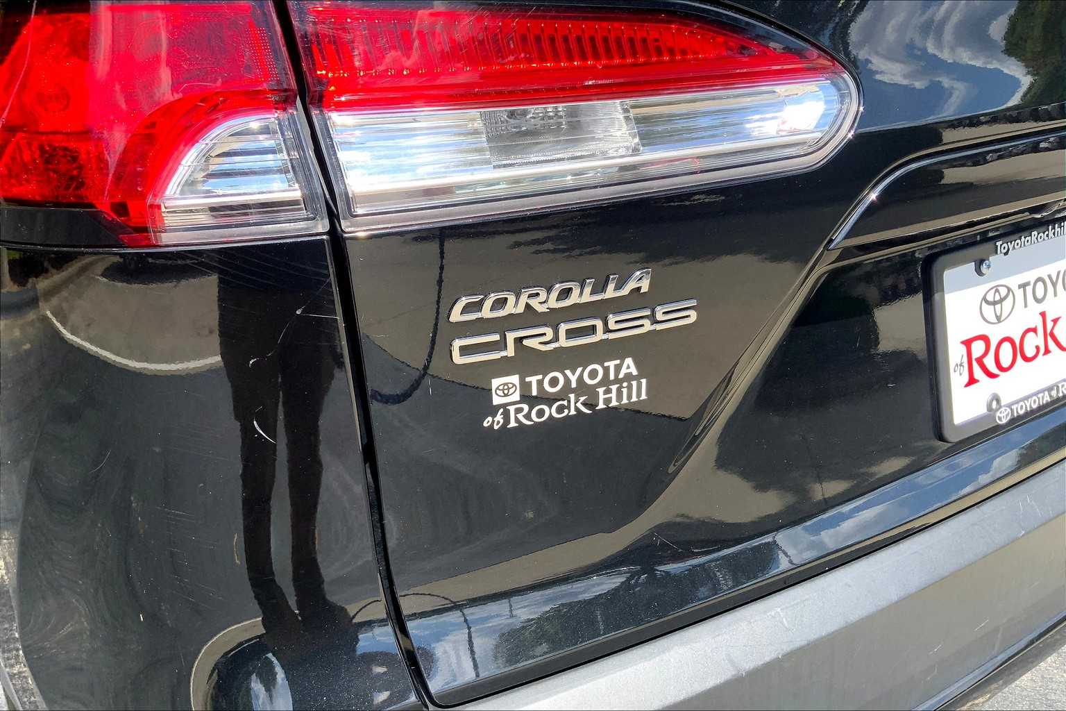 2022 Toyota Corolla Cross LE photo 30