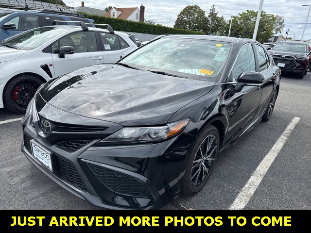 2024 Toyota Camry SE photo 3