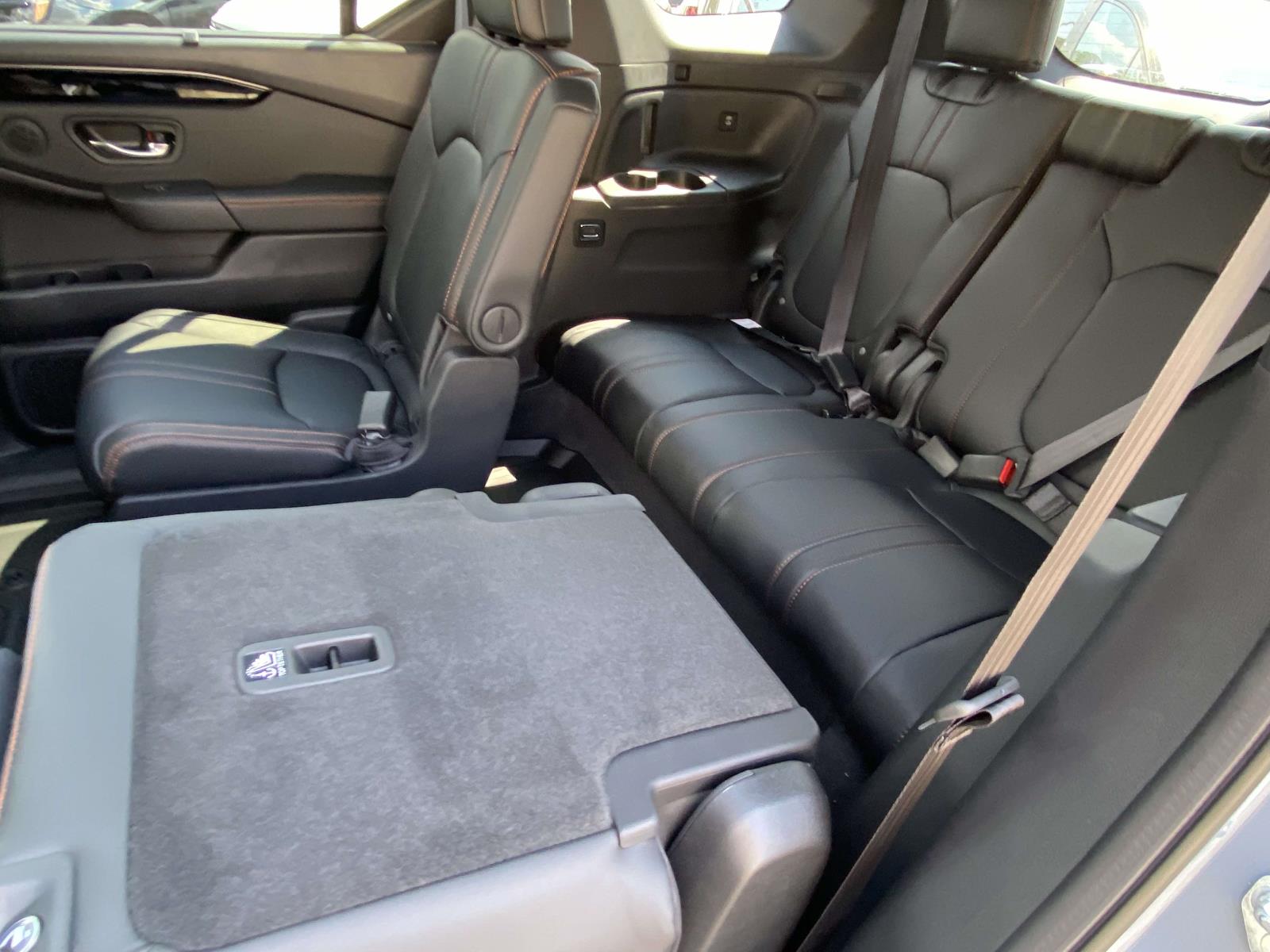 2025 Honda Pilot TrailSport photo 4