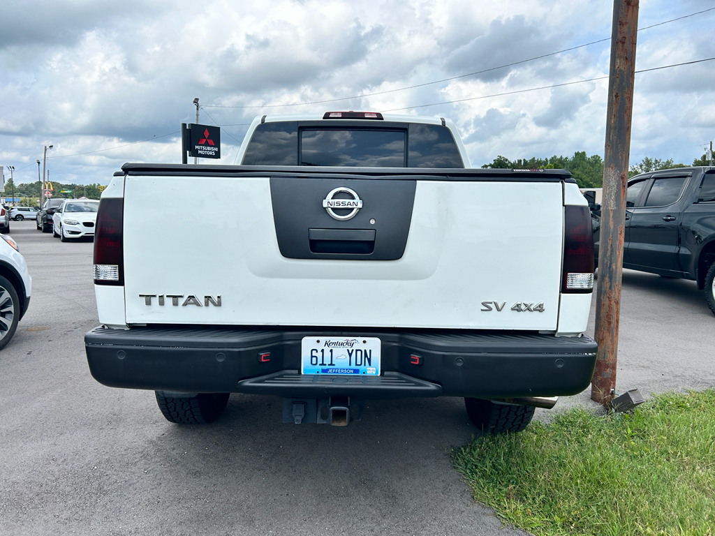 2011 Nissan Titan SV Crew Cab photo 3