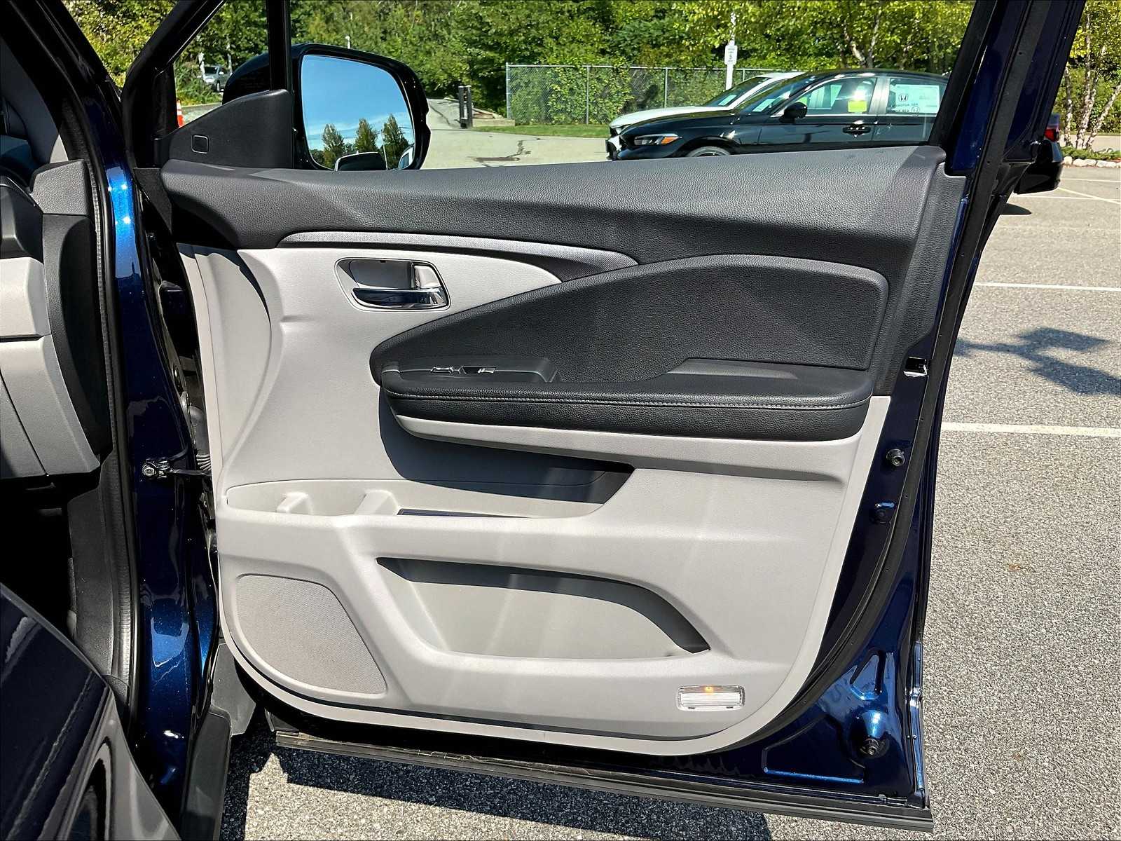 2022 Honda Ridgeline RTL-E photo 12