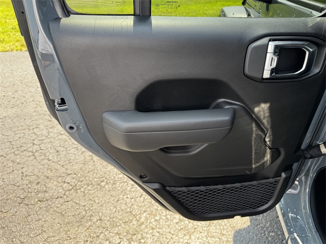 2025 Jeep Wrangler Sport S photo 13
