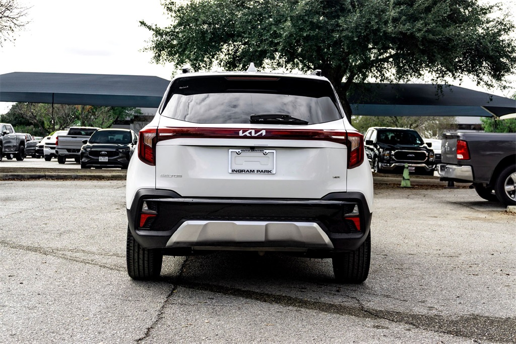 2024 Kia Seltos SX photo 2