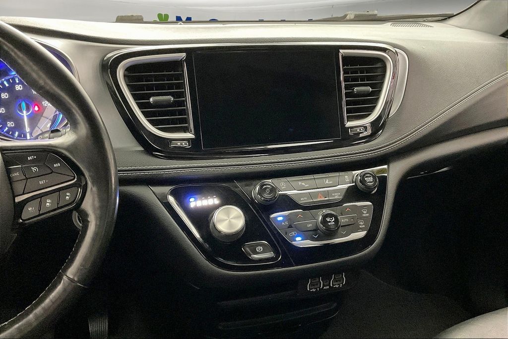 2021 Chrysler Pacifica Touring L photo 6