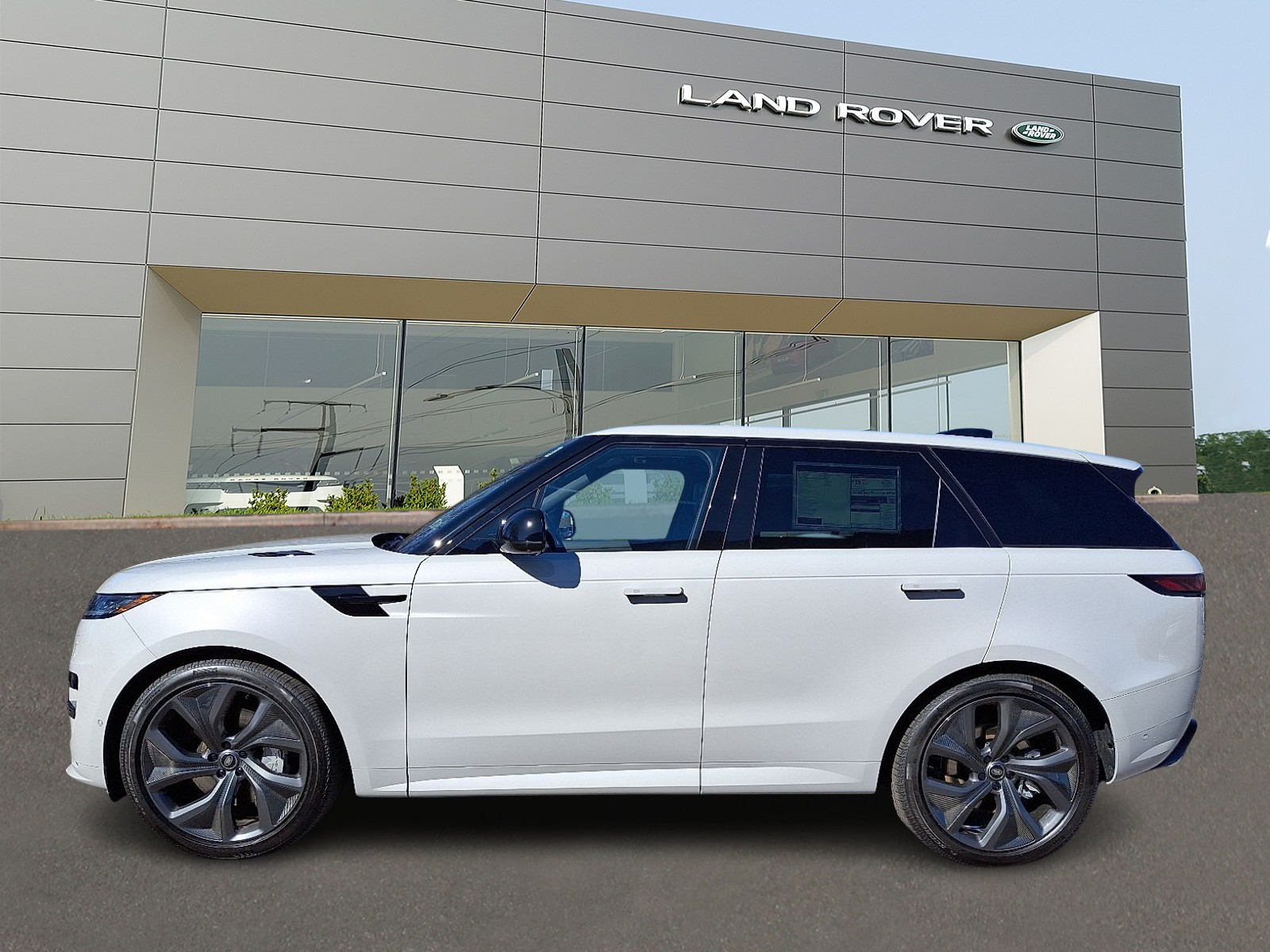 2025 Land Rover Range Rover Sport SE photo 3