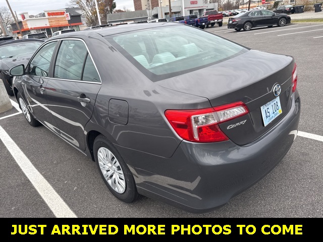2013 Toyota Camry Hybrid LE photo 2