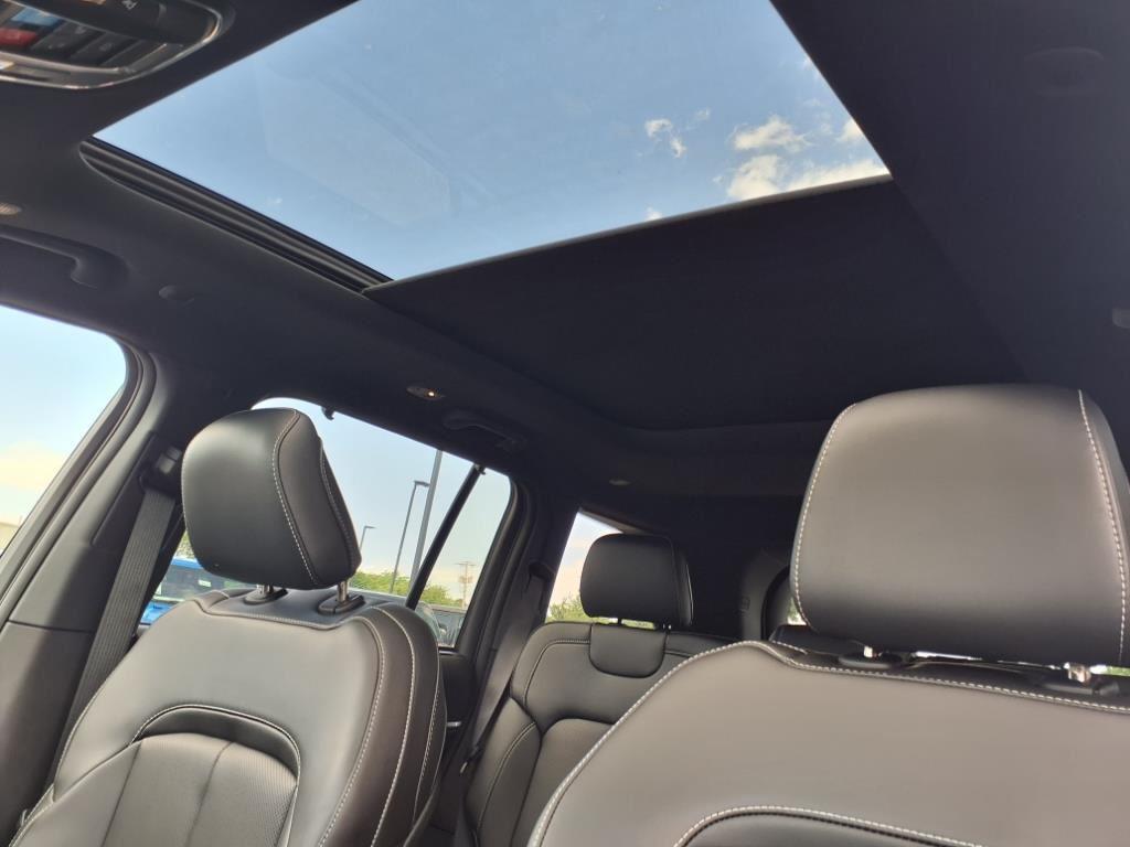 2025 Jeep Grand Cherokee Limited photo 2