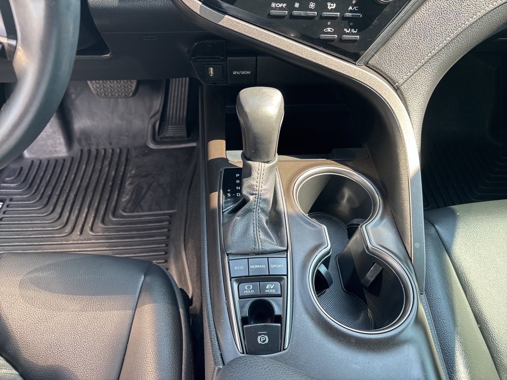 2022 Toyota Camry Hybrid SE photo 20