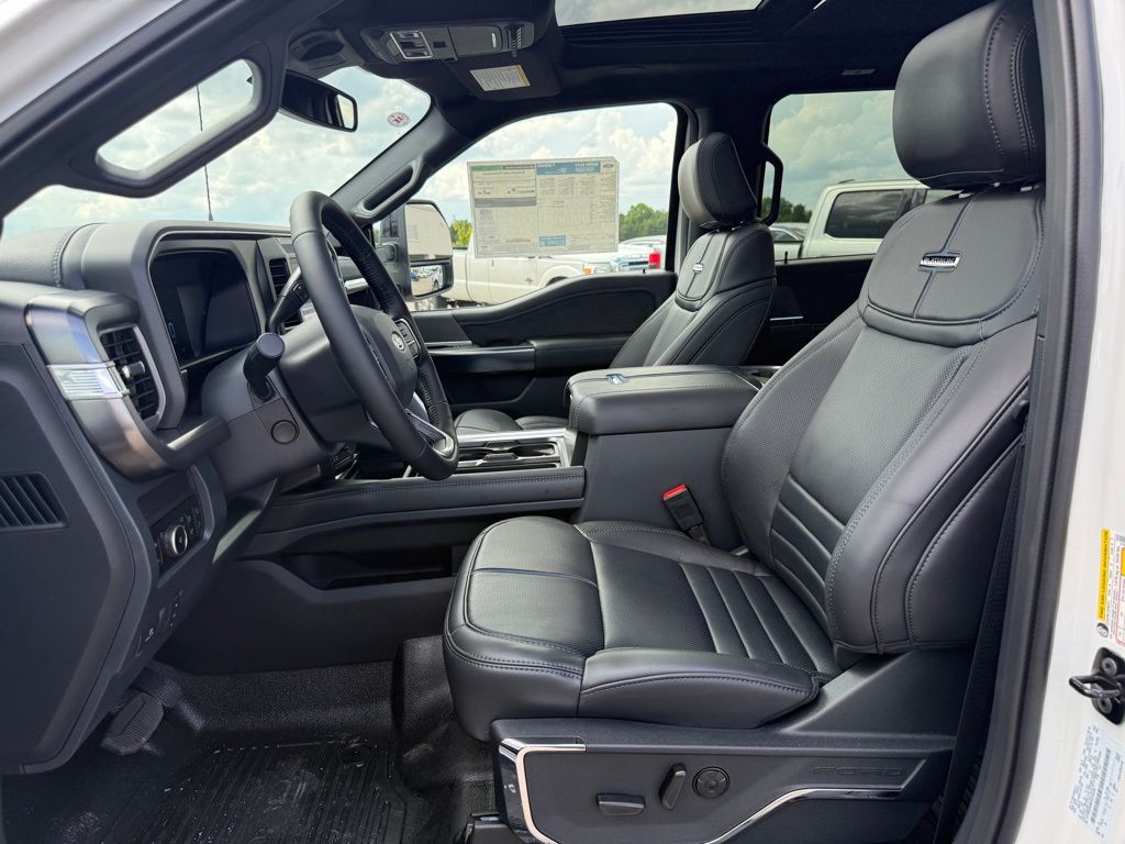 2025 Ford F-250 Platinum photo 4