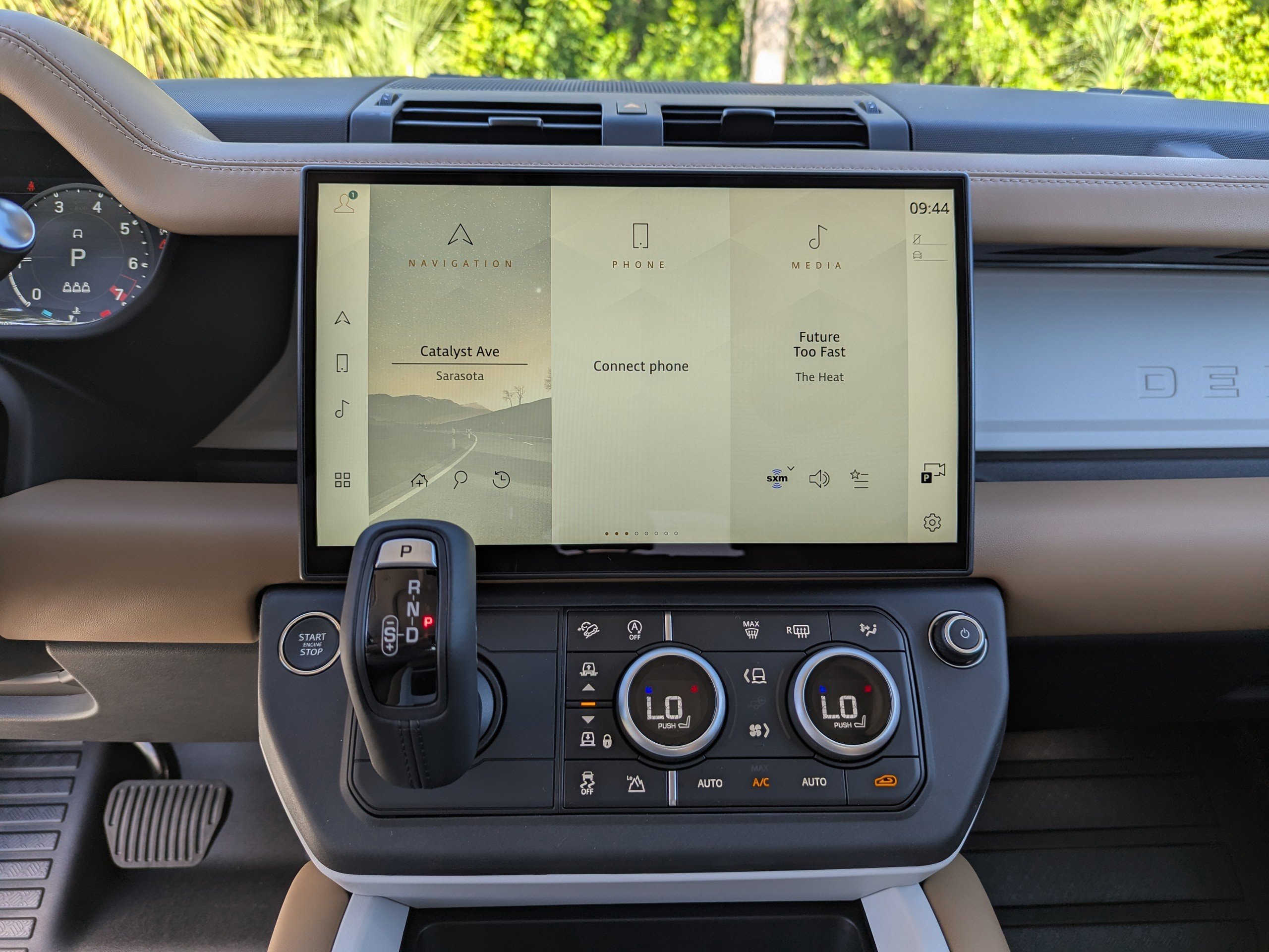 2026 Land Rover Defender 110 S photo 17