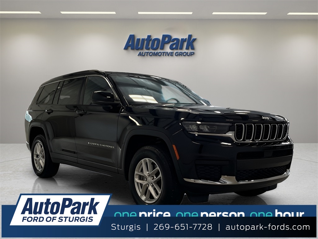 2024 Jeep Grand Cherokee L Laredo's photo