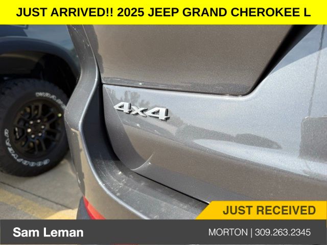 2025 Jeep Grand Cherokee Laredo photo 6