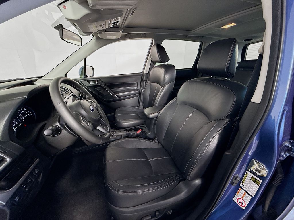 2018 Subaru Forester Touring photo 2