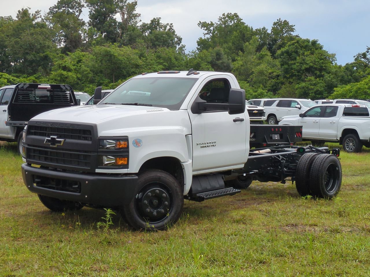2024 Chevrolet Silverado 4500 Medium Duty Chassis Cab Work Truck's photo
