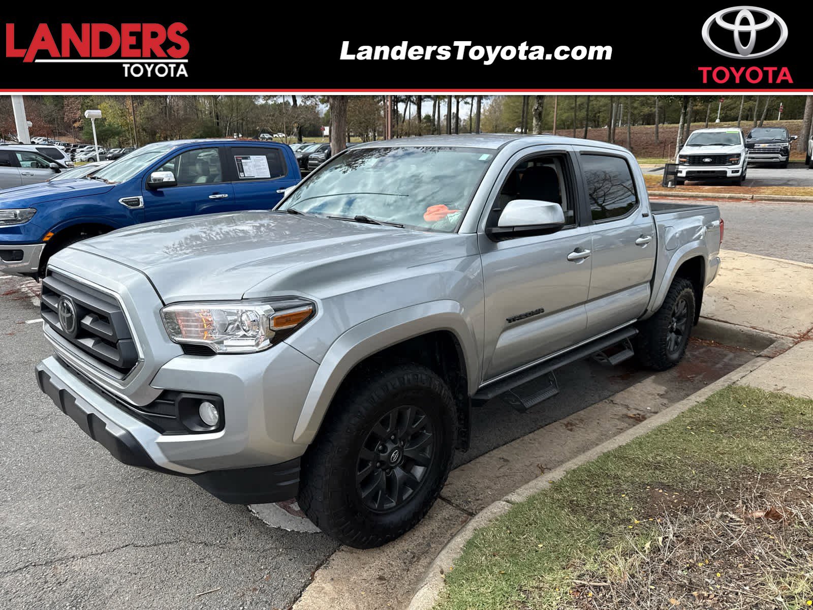 2023 Toyota Tacoma SR5's photo