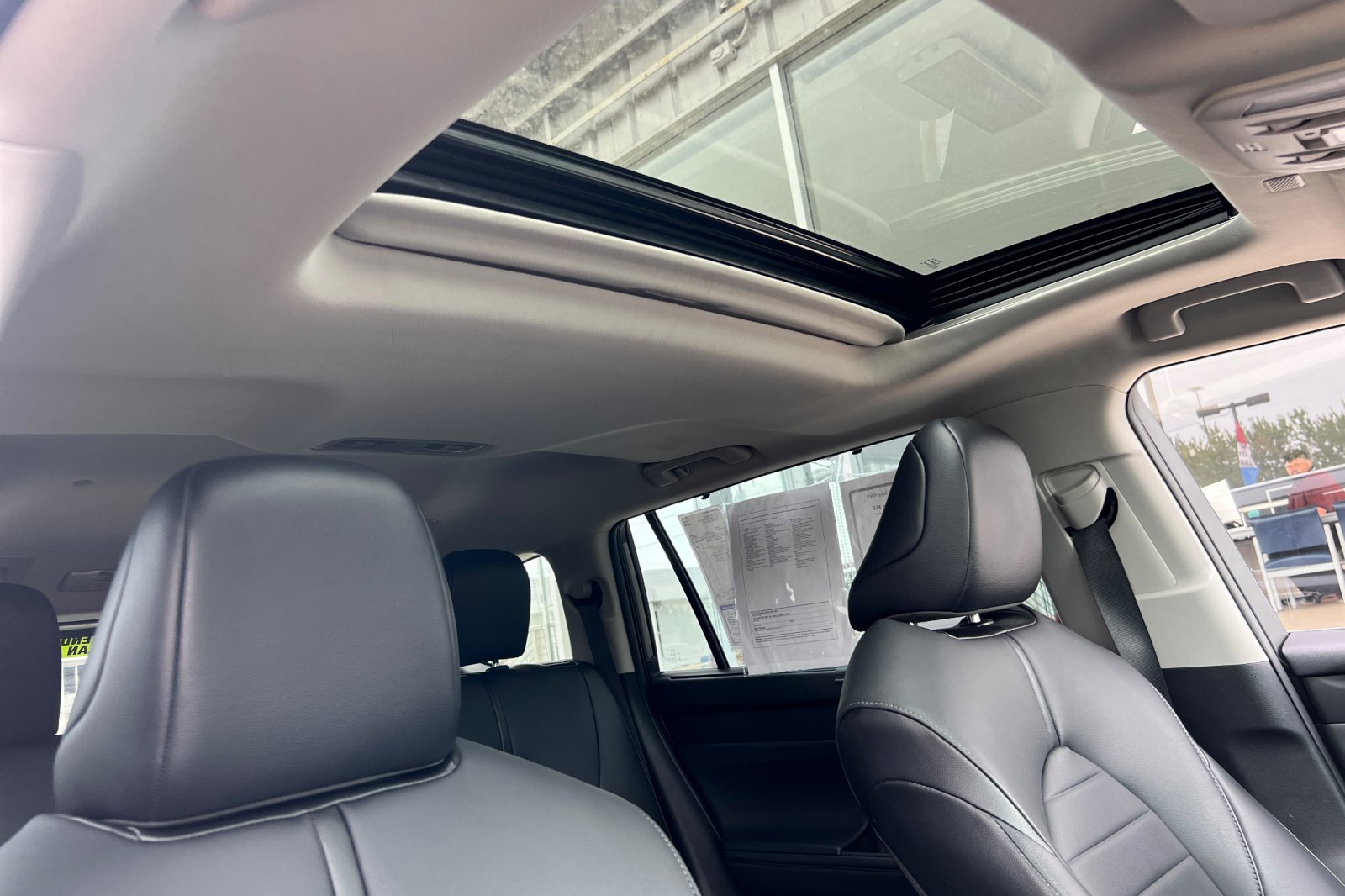 2021 Toyota Highlander XLE photo 12