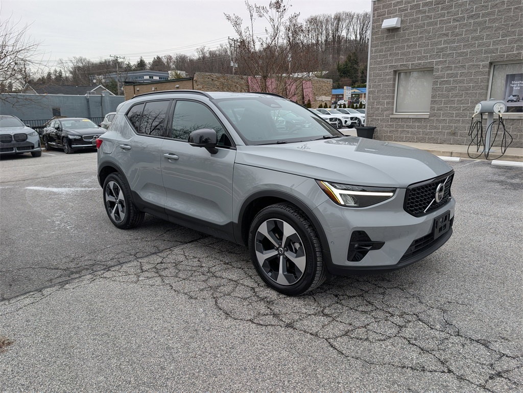 2025 Volvo XC40 Plus's photo